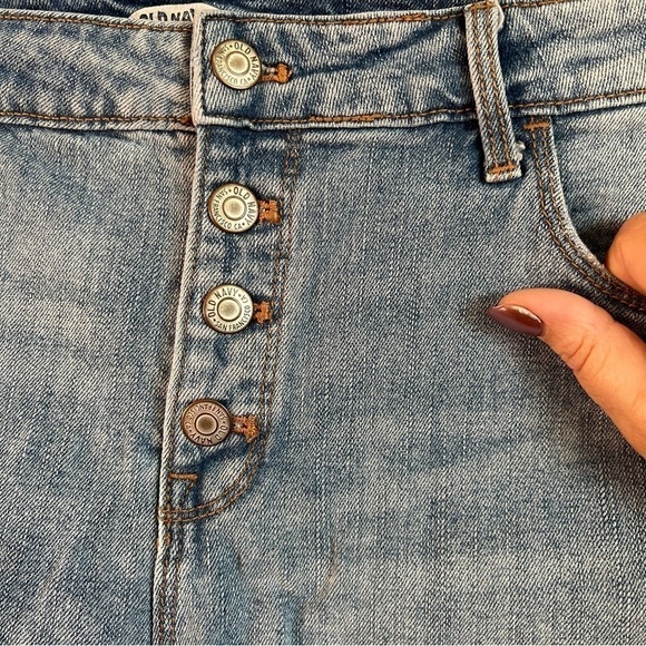 Old Navy Button Fly Rolled Hem Denim Shorts - Picture 4 of 7